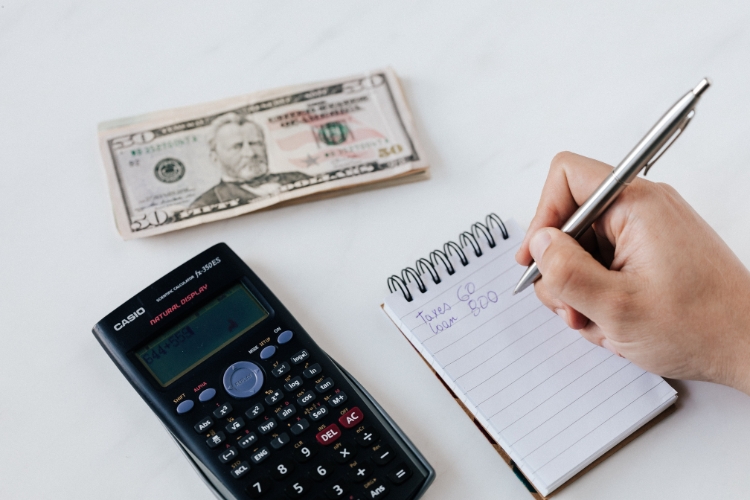 man writing on a notepad focus